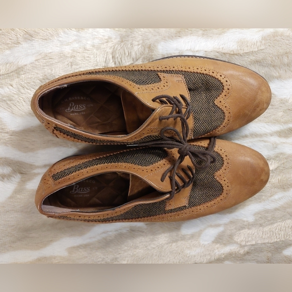 Bass Tan and Brown Leather Oxfords - Picture 2 of 6